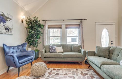 Brenham House | Brenham Rental with Deck and Yard Less Than 1 Mi to Downtown!