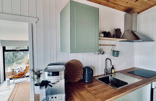 Newtownards Cabin | Brent lodge - luxury hill top living by the water