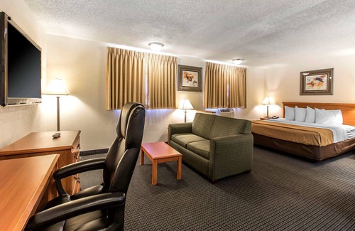 Clinton Hotel | Brentwood Inn Clinton