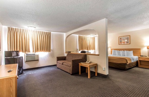 Clinton Hotel | Brentwood Inn Clinton