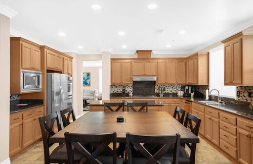 Brentwood House | Brentwood Posh 5-Bedroom w/steam shower near hwy