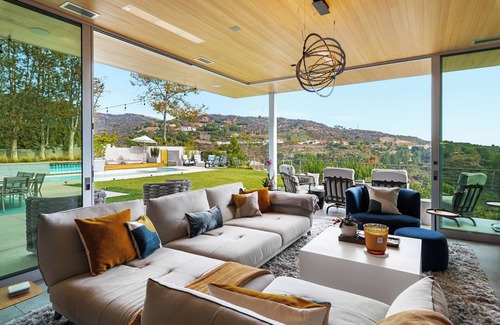 Brentwood House | Brentwood Retreat - pool/jacuzzi, fitness room, theatre & dual primary bedrooms