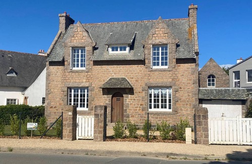 Cote de Granit Rose House | Breton house by the sea with WIFI and parking in Trégastel
