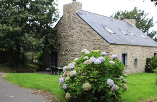 Ploumoguer Cottage | Breton House for Rent 6 Km from the Beaches (3 Bedrooms: 5 to 6 Pers)