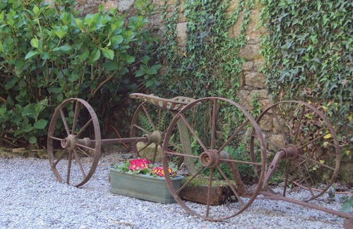 Le Mene Cottage | Breton stone cottage built in 1605