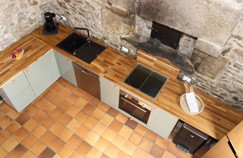 Landeda House | Breton stone house, in a quiet location and the beach