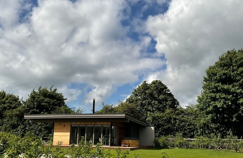 Colchester House | "Brett" Eco Lodge: Private Hot Tub