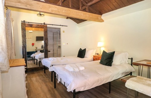 Aldermaston Wharf Apartment | BREW - NO. 3, pet friendly, with a garden in Goring-On-Thames