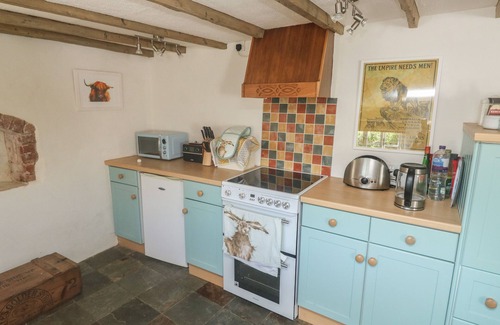Kings Nympton Cottage | BREWERS COTTAGE, pet friendly, with open fire in Kings Nympton