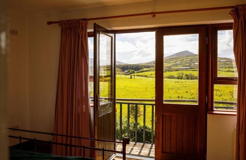 Ballyferriter Apartment | Brewers Lodge - Tig Bhric and West Kerry Brewery, An Riasc Ballyferriter