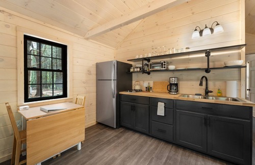 Monson Cabin | Brewery Farm Cabin: Dickinson