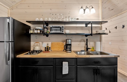 Monson Cabin | Brewery Farm Retreat : Hawthorne