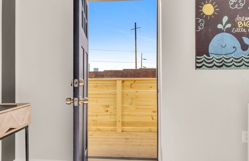 North Philadelphia West Apartment | Brewerytown Balcony Retreat W Oxford 1BR