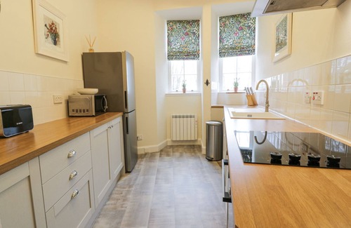 Kirkmichael Cottage | BREWHOUSE FLAT - CULZEAN CASTLE, romantic, with a garden in Maybole