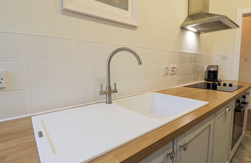 Kirkmichael Cottage | BREWHOUSE FLAT - CULZEAN CASTLE, romantic, with a garden in Maybole