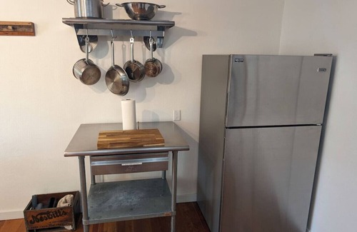 Oakridge Apartment | BrewPub Bungalow #1: Clean, Comfy, Convenient!