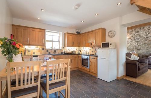 Llanrhystyd House | Briallen Aberystwyth