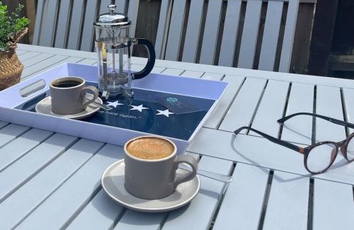 Caversham Apartment | Briants, Spacious Home-from-Home, Free Parking & Secure Garden