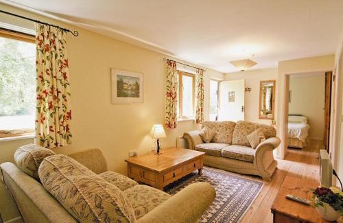 Redisham House | Briar Cottage - E5335