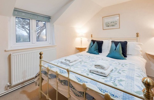 Westleton House | Briar Cottage - Two Bedroom House, Sleeps 3