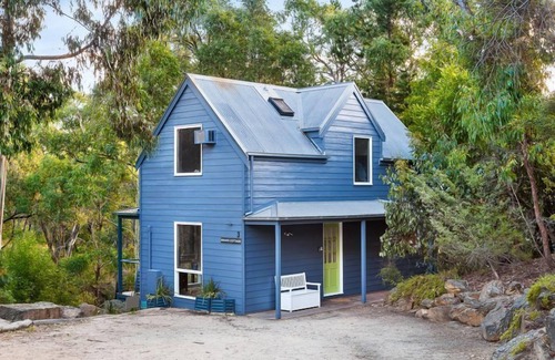 Daylesford Cottage | Briars Cottage is a 1 Bedroom Cottage, perfect for weekends & mid-week escapes
