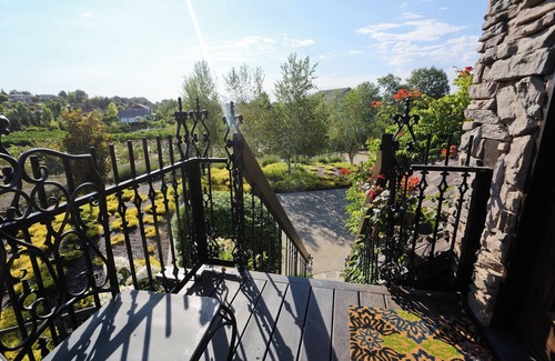 Templeton House | Briarwood Cottage & Apartment is a charming English-inspired storybook cottage!