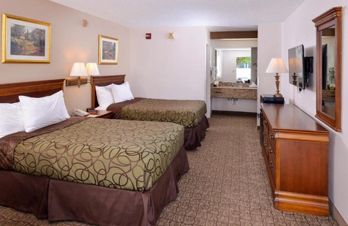 Geneva Hotel | Briarwood Inn Of Geneva
