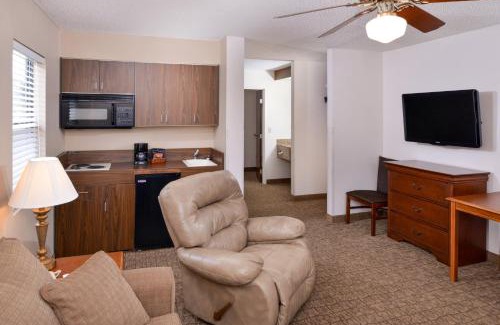 Geneva Hotel | Briarwood Inn Of Geneva