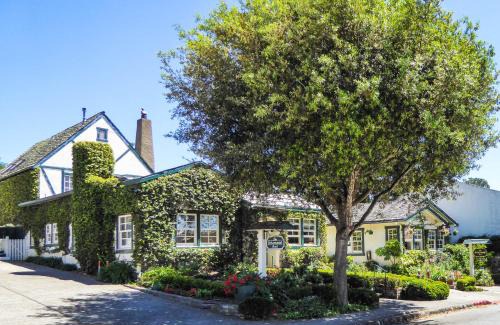 Northwest Carmel Hotel | Briarwood Inn
