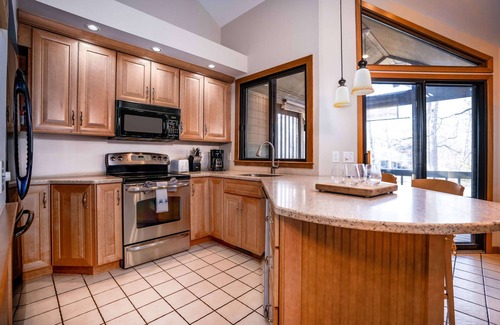 Fontana House | Briarwood Serenity at Abbey Springs – Quiet 4 BDR!