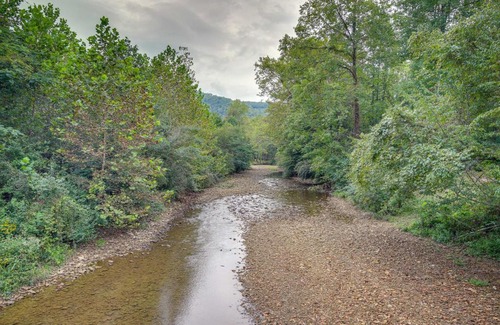 Briceville House | Briceville Cabin with River Access and Mountain Views!