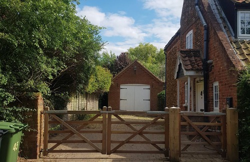 Holme Cottage | Brick and flint pet friendly cottage a short walk to sandy beach and pub