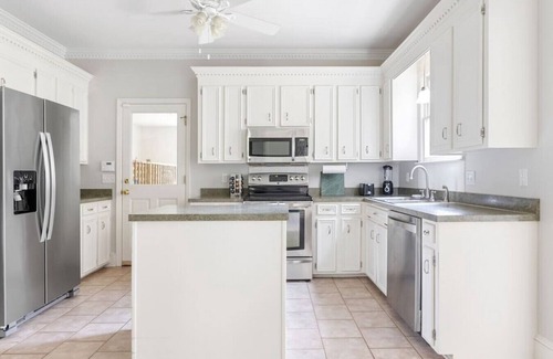 Lexington Apartment | Brick Bliss on Broadreach | 4BR 3.5BA