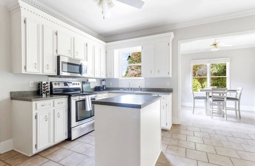 Lexington Apartment | Brick Bliss on Broadreach | 4BR 3.5BA