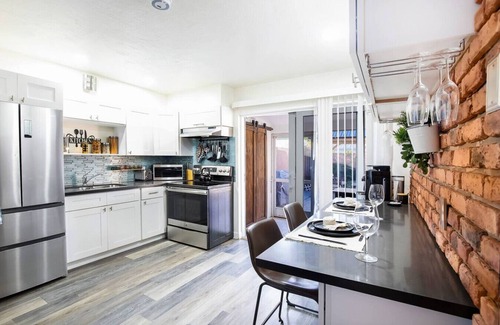 Central Naples House | Brick Enclave with Mini Golf & SPA, 5mins to beach