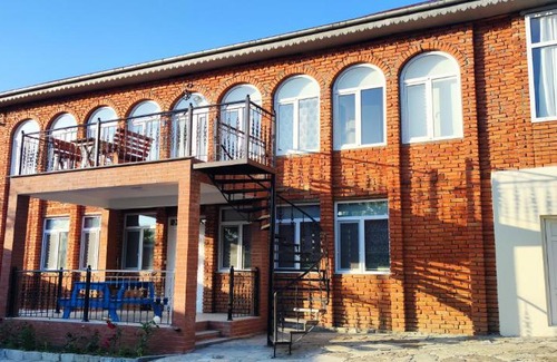 Lahich Villa | Brick House
