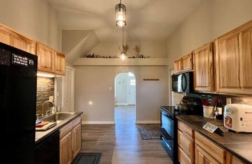 Baker City House | Brick House, Historic Charm! 1 Bdrm, Sleeps 2, Local Golfing 50% Off!