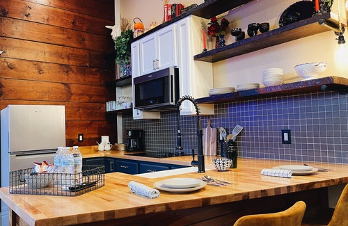 Palestine Apartment | Brick & Leather a The Lofts