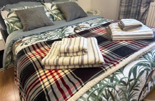 Castle Donington House | Brick lodge house