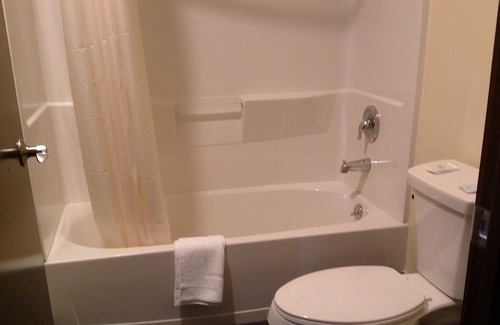 Brick Hotel | Brick Motor Inn