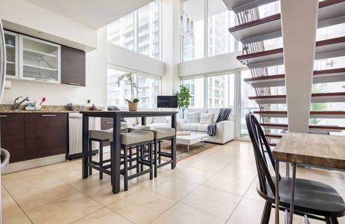 Downtown Miami Condo | Brickell River LOFT/parking & 12 min to South Beach
