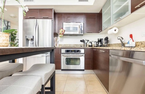 Downtown Miami Condo | Brickell River LOFT/parking & 12 min to South Beach