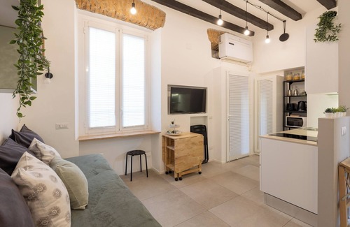 Lazzaretto Apartment | Bricks & Beams Studio Apartment in the Key area of Milan