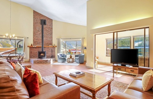 Copper Mountain Village Condo | Bridge End 3 Bedroom + Loft Condo #402 by RedAwning