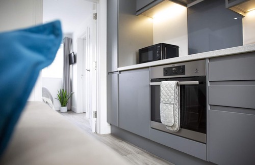Shottery Apartment | Bridge House | 1-Bedroom Apartment with Parking