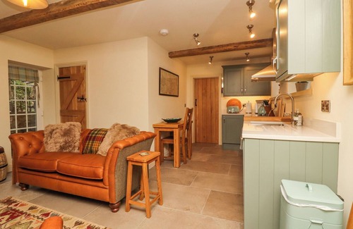 Harrogate Cottage | BRIDGE HOUSE COTTAGE, pet friendly, with open fire in Harrogate