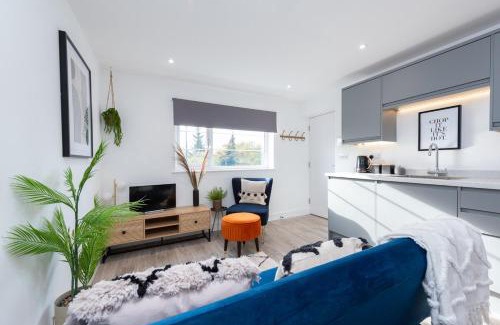 Shottery Apartment | Bridge House - 1-Bed with Sofabed
