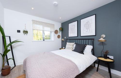 Shottery Apartment | Bridge House - 1-Bed with Sofabed