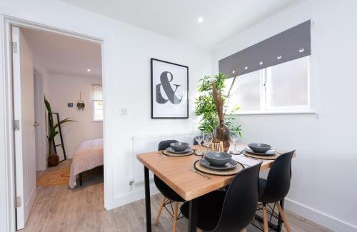Shottery Apartment | Bridge House - 1-Bed with Sofabed