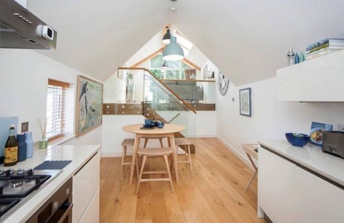 Bath House | Bridge Lock Mews | Luxury Canal Front Mews House - with parking